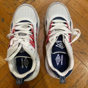 umbro teens shoes