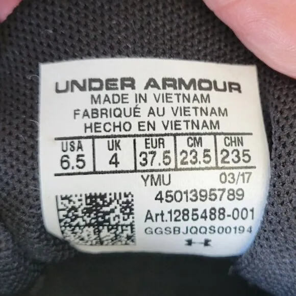 Under Armour Dash Rn 2  Black Mesh Upper Lace Up Athletic Shoes Size 6.5 NWOT