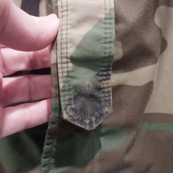US Military Camouflage Jacket  Mens L Long GORE TEX Cold Weather Woodland Parka.