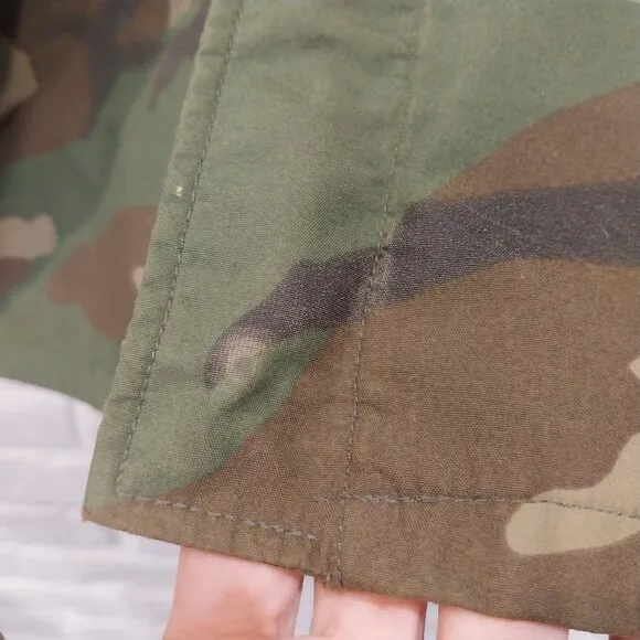 US Military Camouflage Jacket  Mens L Long GORE TEX Cold Weather Woodland Parka.