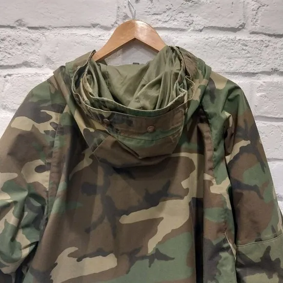 US Military Camouflage Jacket  Mens L Long GORE TEX Cold Weather Woodland Parka.