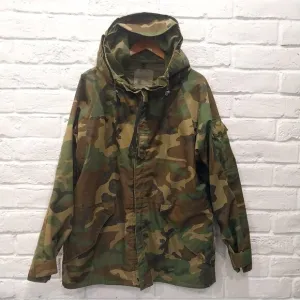 US Military Camouflage Jacket  Mens L Long GORE TEX Cold Weather Woodland Parka.