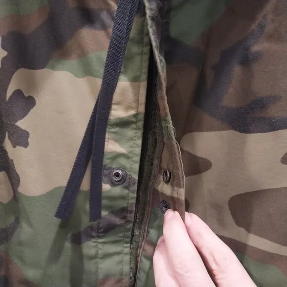 US Military Camouflage Jacket  Mens L Long GORE TEX Cold Weather Woodland Parka.