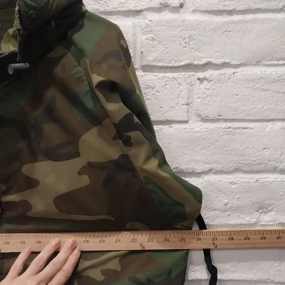 US Military Camouflage Jacket  Mens L Long GORE TEX Cold Weather Woodland Parka.