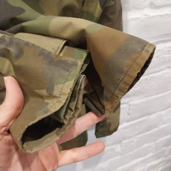 US Military Camouflage Jacket  Mens L Long GORE TEX Cold Weather Woodland Parka.
