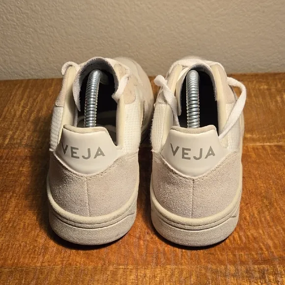 Veja Women's Suze 10 Cream Sneakers