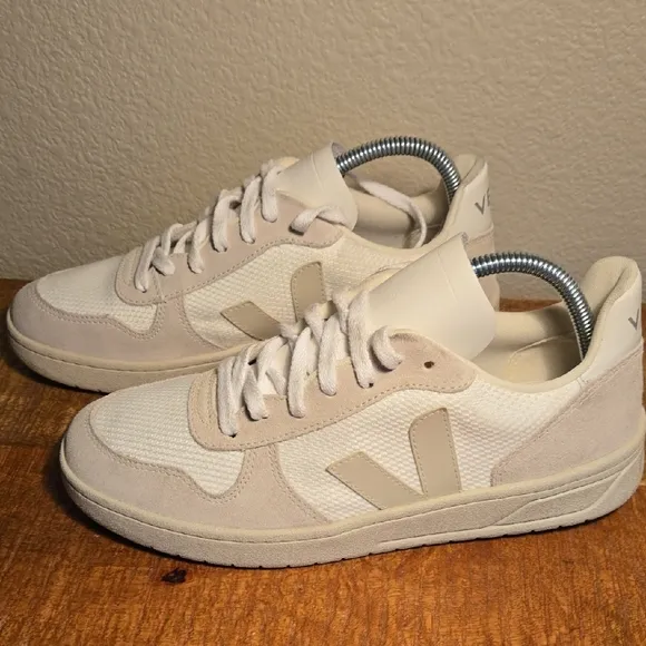 Veja Women's Suze 10 Cream Sneakers