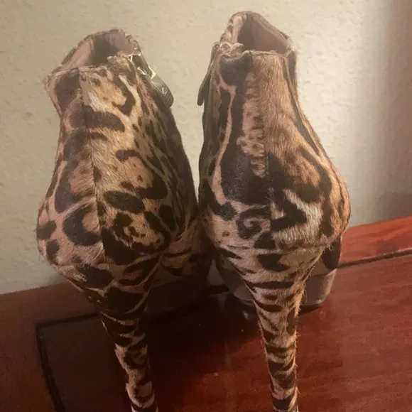 Vince Camuto Calf Hair Bootie Sz 10