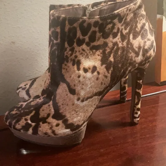 Vince Camuto Calf Hair Bootie Sz 10