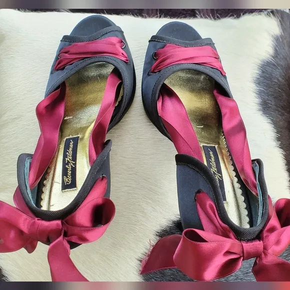 Vintage Beverly Feldman Queen B Black and Burgundy Lace Women's Heels Pumps 8