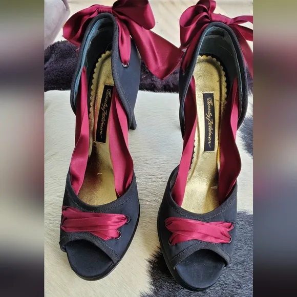 Vintage Beverly Feldman Queen B Black and Burgundy Lace Women's Heels Pumps 8