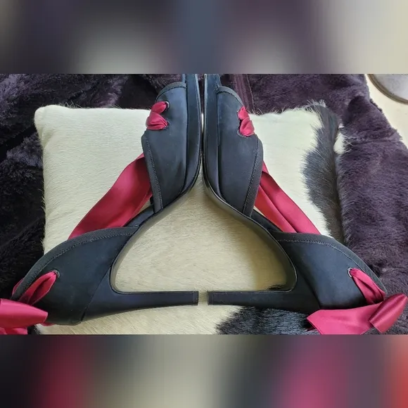 Vintage Beverly Feldman Queen B Black and Burgundy Lace Women's Heels Pumps 8