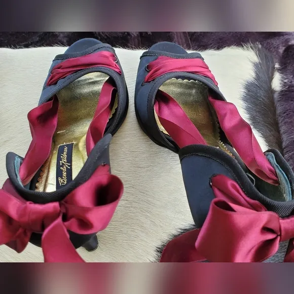 Vintage Beverly Feldman Queen B Black and Burgundy Lace Women's Heels Pumps 8