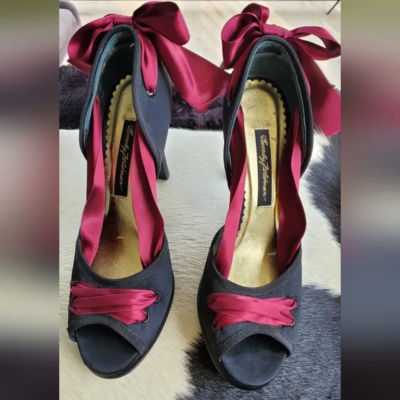 Vintage Beverly Feldman Queen B Black and Burgundy Lace Women's Heels Pumps 8
