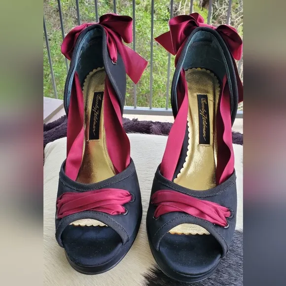 Vintage Beverly Feldman Queen B Black and Burgundy Lace Women's Heels Pumps 8