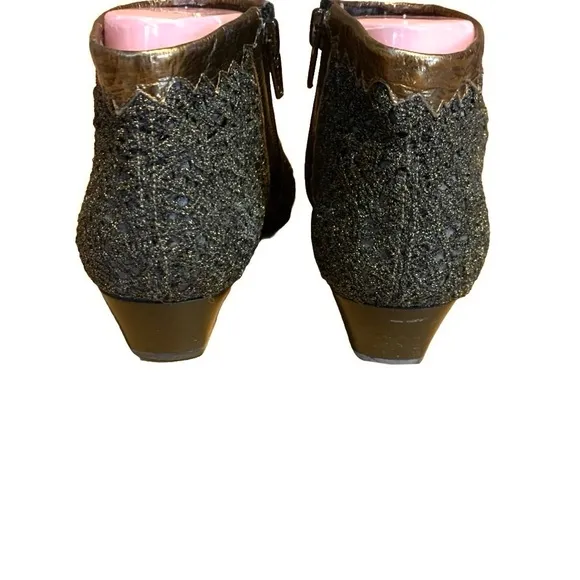 VINTAGE CASADEI BLACK AND GOLD WOVEN MESH &amp; LEATHER BOOTIES (7)