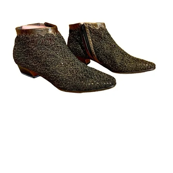 VINTAGE CASADEI BLACK AND GOLD WOVEN MESH &amp; LEATHER BOOTIES (7)