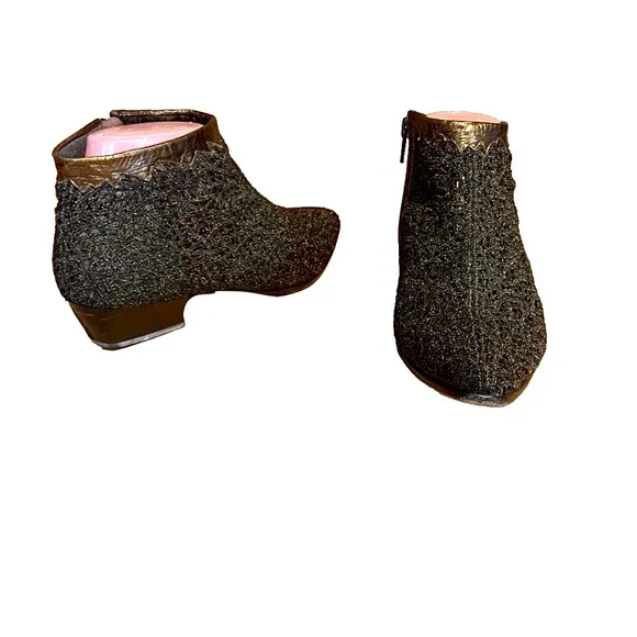 VINTAGE CASADEI BLACK AND GOLD WOVEN MESH &amp; LEATHER BOOTIES (7)