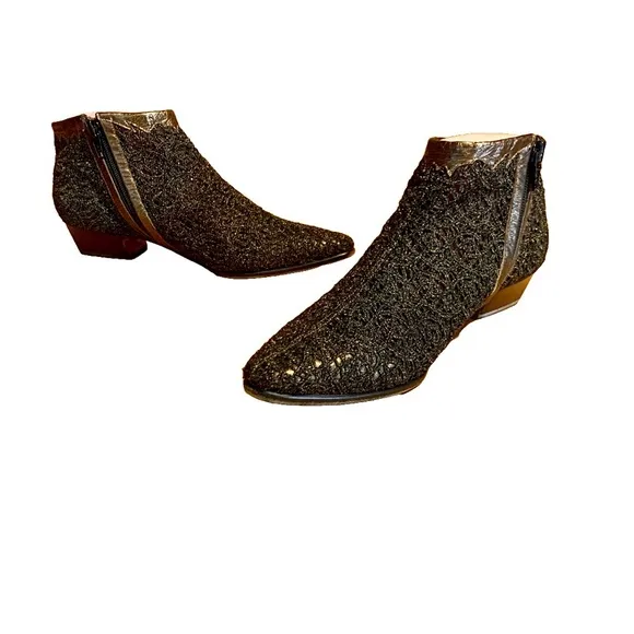 VINTAGE CASADEI BLACK AND GOLD WOVEN MESH &amp; LEATHER BOOTIES (7)