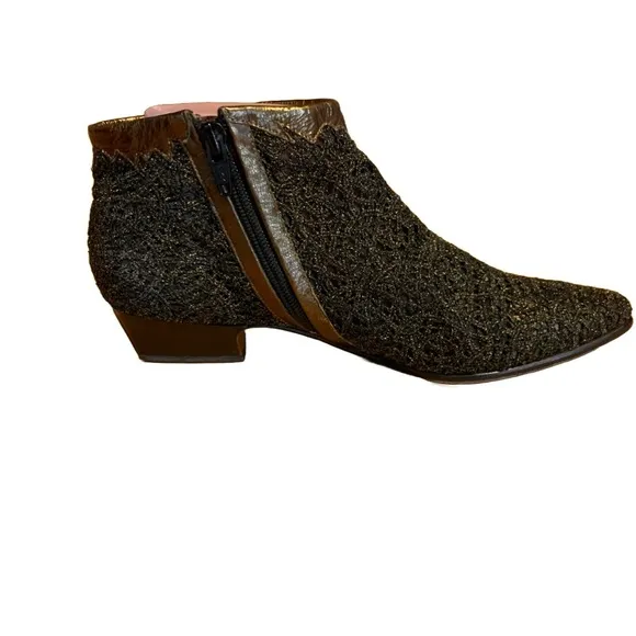 VINTAGE CASADEI BLACK AND GOLD WOVEN MESH &amp; LEATHER BOOTIES (7)