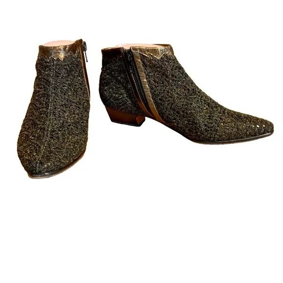 VINTAGE CASADEI BLACK AND GOLD WOVEN MESH &amp; LEATHER BOOTIES (7)