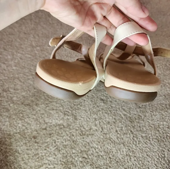 Vionic Adriane Cream Patent Leather Buckle Comfort Sandals Shoes