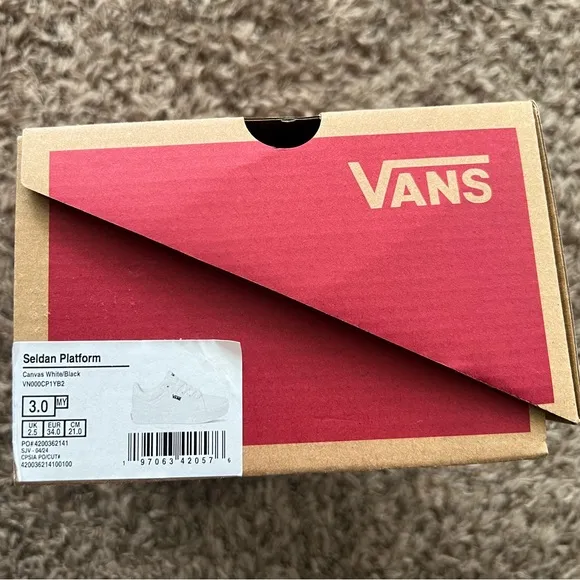 White Vans Seldan Platform shoes girls size 3y and 4y