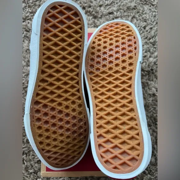 White Vans Seldan Platform shoes girls size 3y and 4y