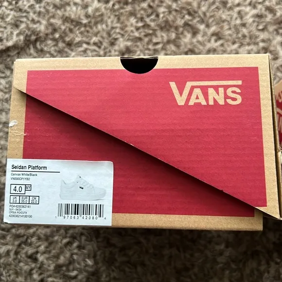 White Vans Seldan Platform shoes girls size 3y and 4y