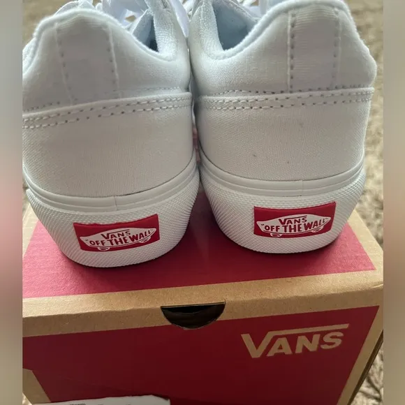 White Vans Seldan Platform shoes girls size 3y and 4y