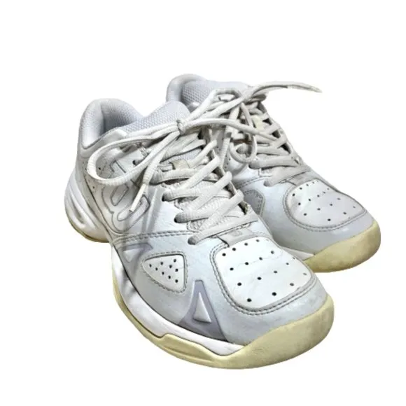 Wilson White Tennis Shoes Size 6.5