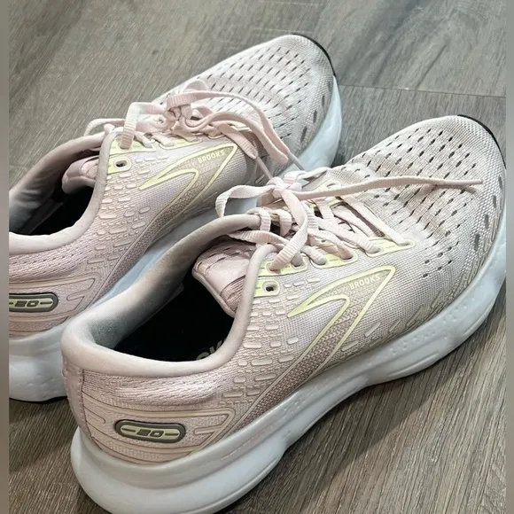 Women’s 8.5 Brooks Glycerin 20 Pink White Running Comfort Shoes Great Used Shape