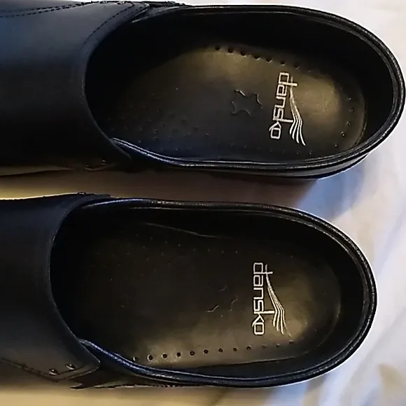 Womens Dansko black nursing shoes clogs size 40  😍 In Very good condition!!!😍