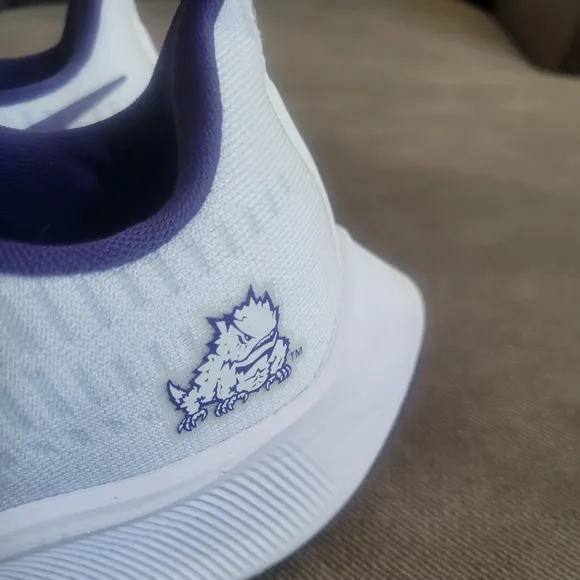 Women's Nike Air Zoom Pegasus US 7 White and Purple Athletic Shoes TCU