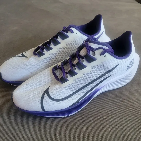 Women's Nike Air Zoom Pegasus US 7 White and Purple Athletic Shoes TCU