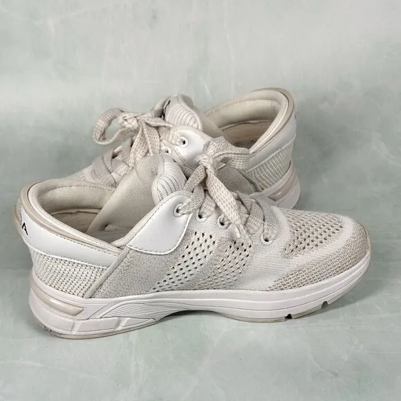 Zeba Shoes Womens Size 5.5 Vanilla Comfort Slip On Hands Free Walking Sneaker