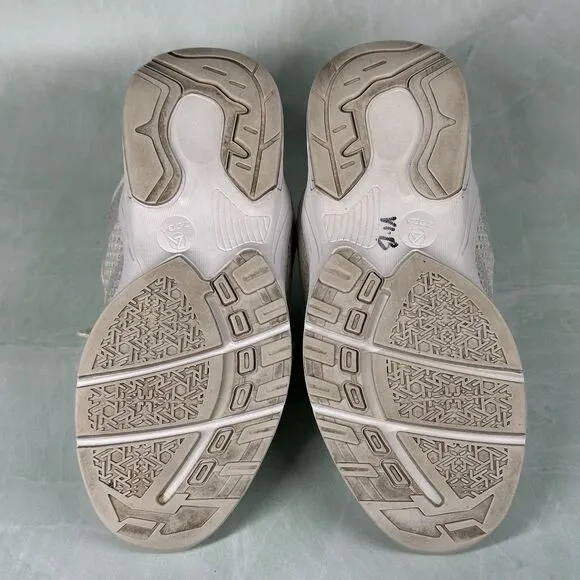 Zeba Shoes Womens Size 5.5 Vanilla Comfort Slip On Hands Free Walking Sneaker