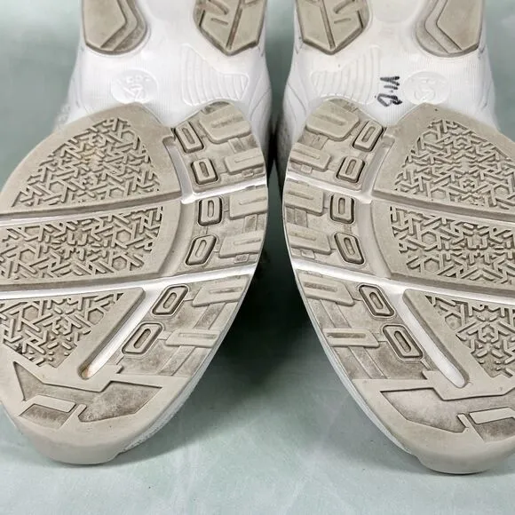 Zeba Shoes Womens Size 5.5 Vanilla Comfort Slip On Hands Free Walking Sneaker