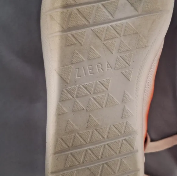 Ziera Umbria women's shoes. Size 39xw or 8.5 wide US. They're red/white ombre